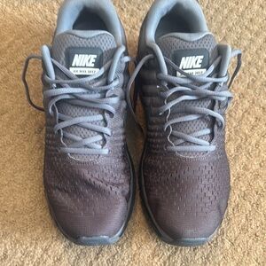 Nike Air Max 2017 Charcoal Running Shoes only wore 1 time I. Excellent condition